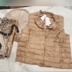 [H&M] Womens size Large- 2-in-1 tan button up down puffer vest with bag to carry